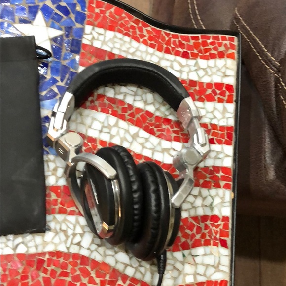 Dj headphones like new - Picture 3 of 3